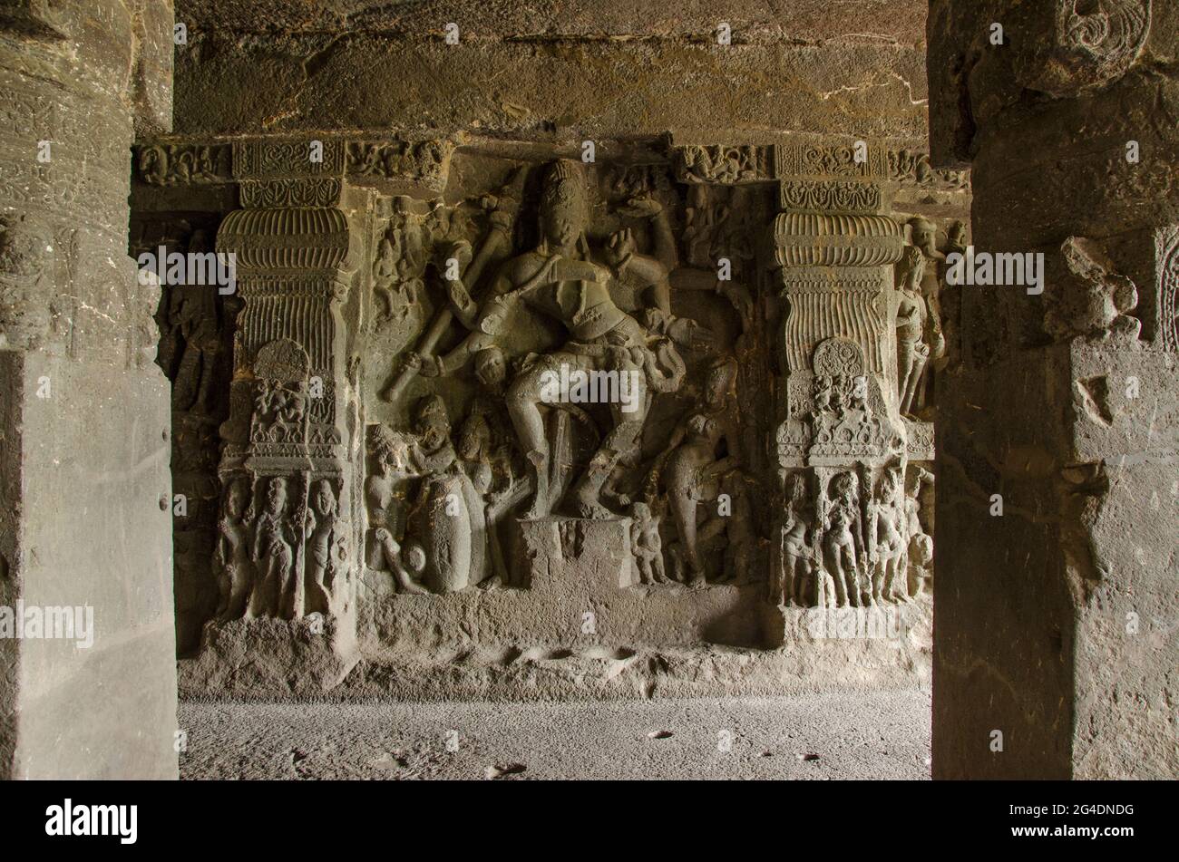 Il carving in Grotte di Ellora vicino a Aurangabad, nello stato del Maharashtra in India Foto Stock