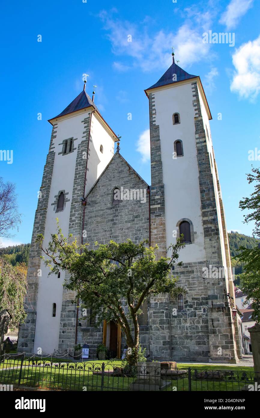 La Chiesa di Santa Maria (Mariakirken) datò circa il 1180, rendendo la chiesa il più antico edificio rimasto a Bergen, in Norvegia. Foto Stock