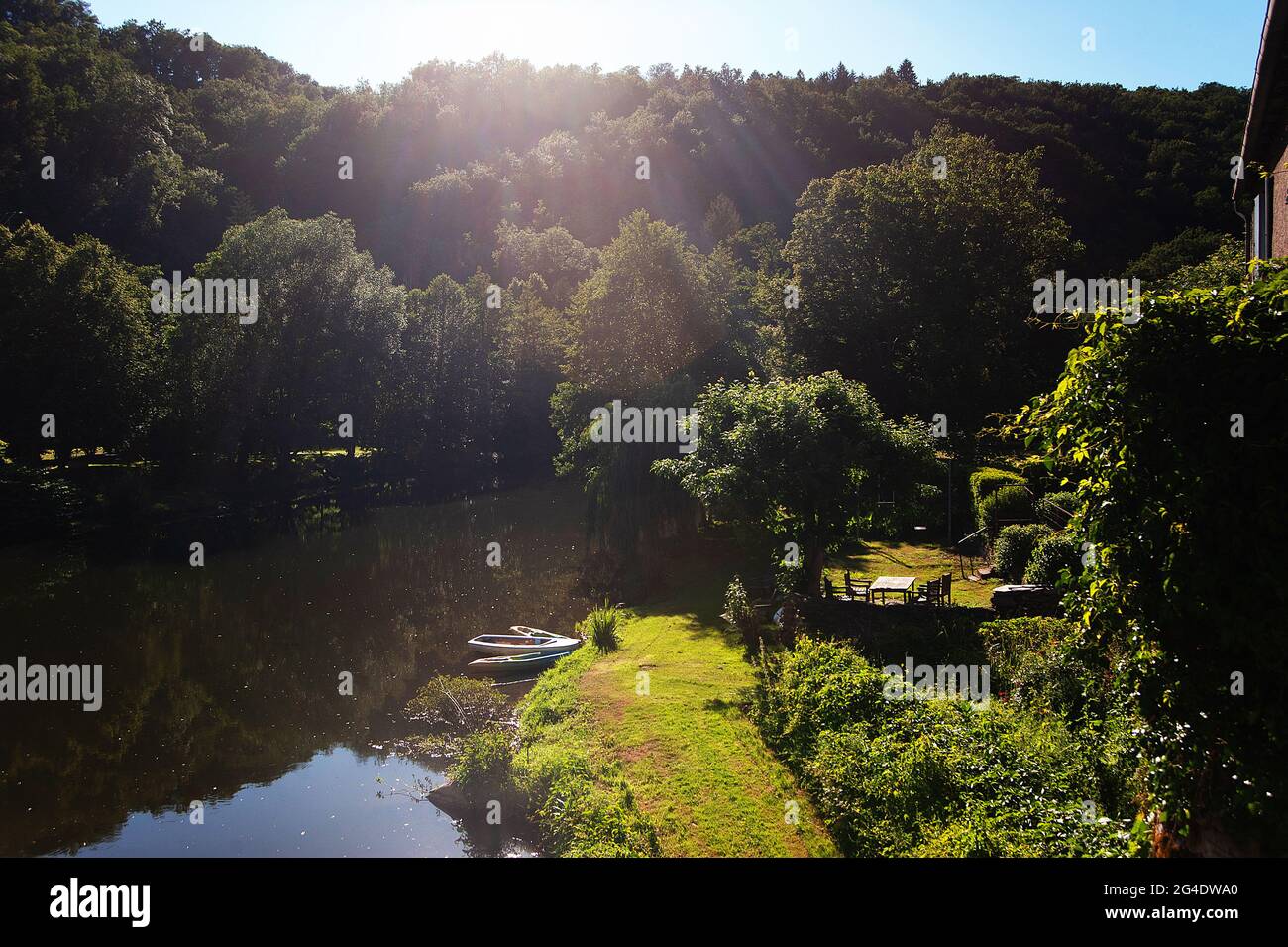 Il fiume Viaur a Pont de Cirou al confine tra Aveyron e Tarn, Francia Foto Stock