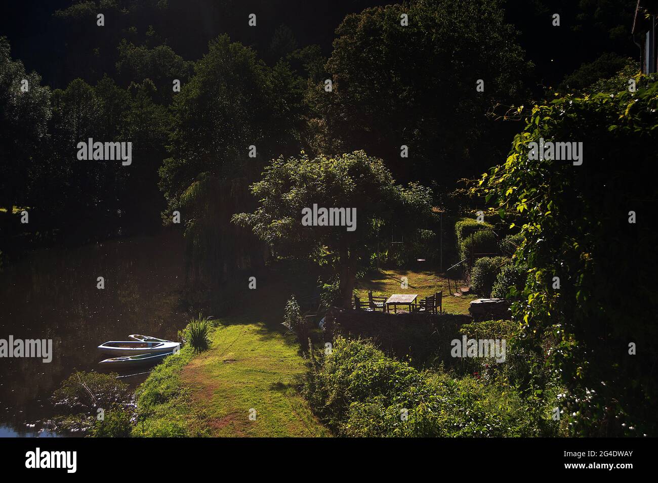 Il fiume Viaur a Pont de Cirou al confine tra Aveyron e Tarn, Francia Foto Stock