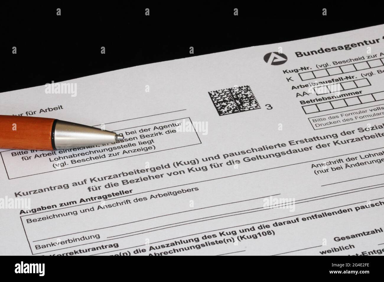 Immagine simbolica dell'indennità a breve termine (Germania): Primo piano di un formulario vuoto per la domanda di indennità a breve termine Foto Stock