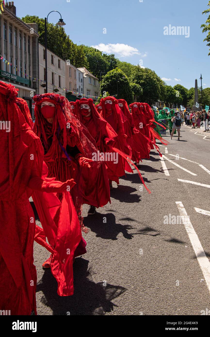 Ribelli rossi, Red Rebel Brigade simboleggia il sangue comune che condividiamo con tutte le specie, artivista prestazioni nternazionali che ci unisce e ci fa sopra Foto Stock