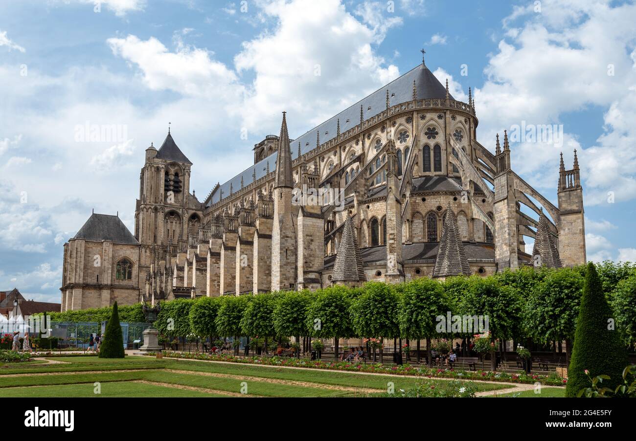 Cattedrale di Bourges, chiesa cattolica romana, dedicata a Santo Stefano. È stato dichiarato Patrimonio dell'Umanità dall'UNESCO nel 1992. Foto Stock