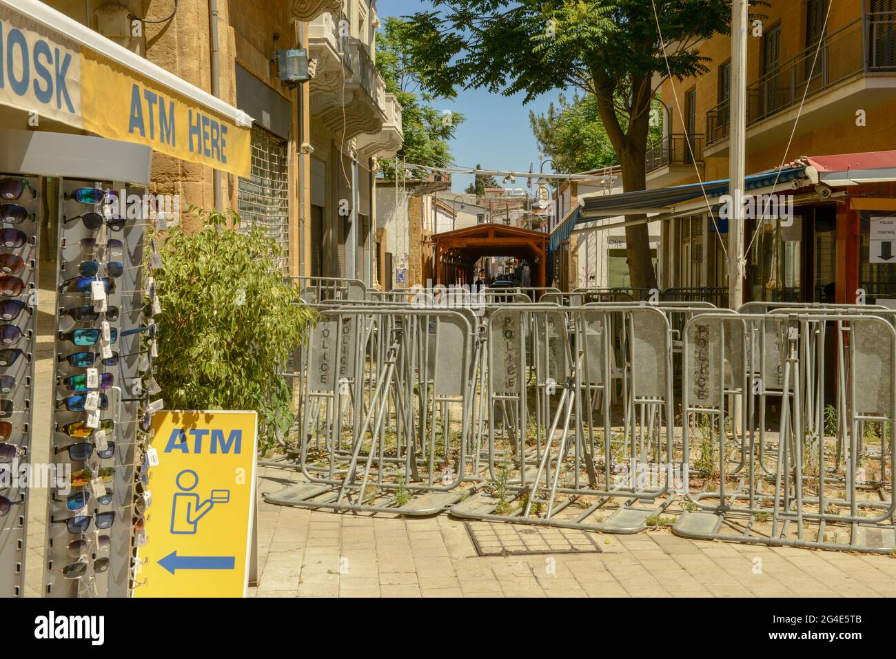 Nikosia, Cipro - 16 maggio 2021: La "linea verde" di frontiera a Nicosia su Cipro Foto Stock