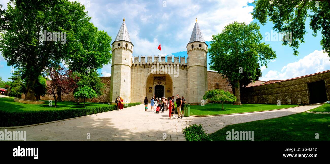 Ingresso al Palazzo Topkapi e ai turisti Foto Stock