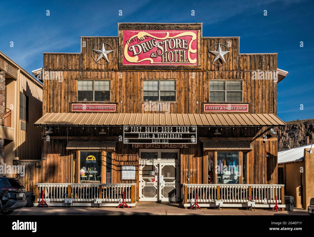 Fort Davis Drugstore, ex Old Texas Inn, storico hotel a Fort Davis, Texas, Stati Uniti Foto Stock