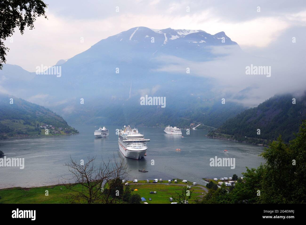 Gerainger Fjord, Norvegia con navi da crociera ancorate. Foto Stock
