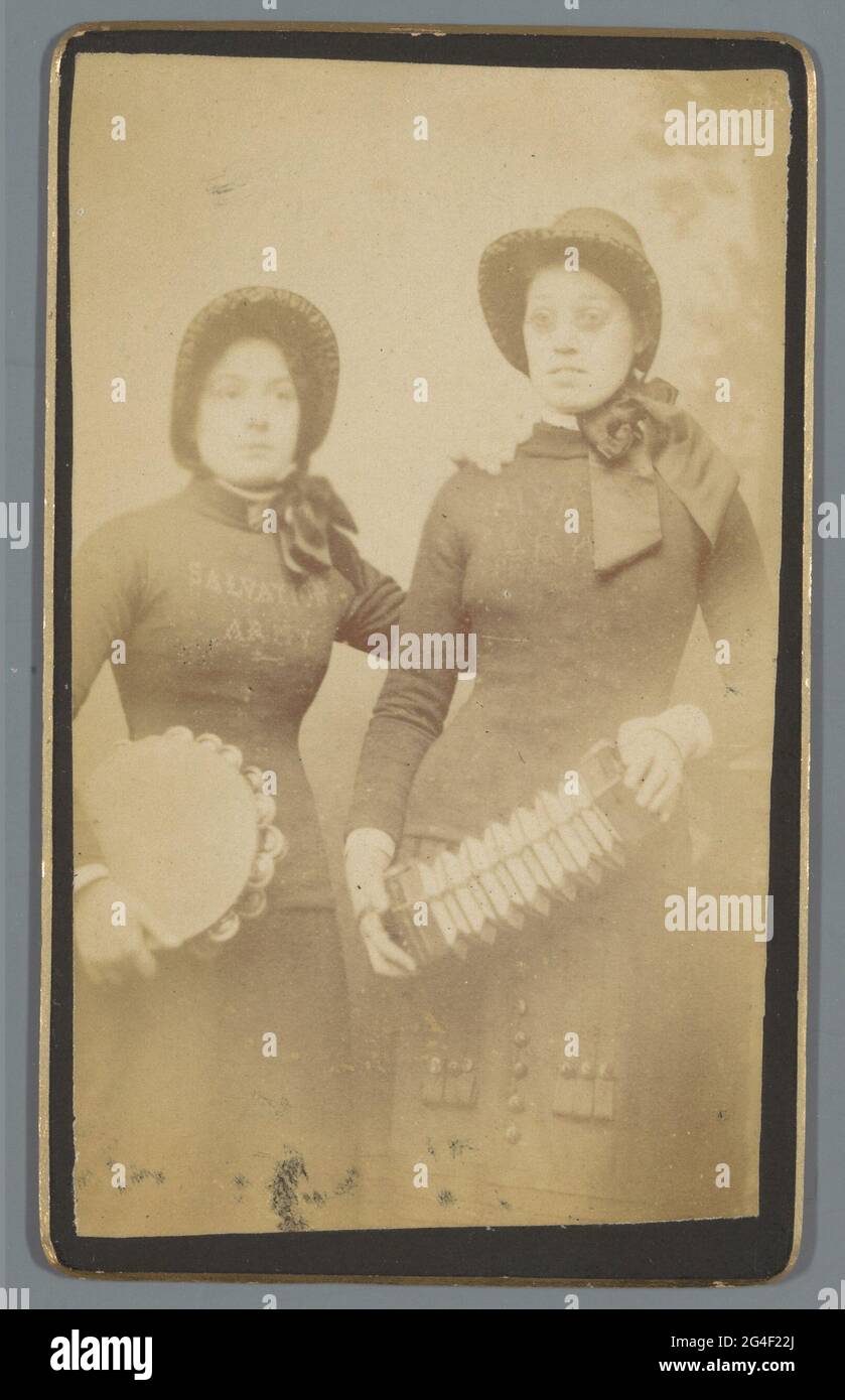 Donne dell'esercito della salvezza immagini e fotografie stock ad alta ...