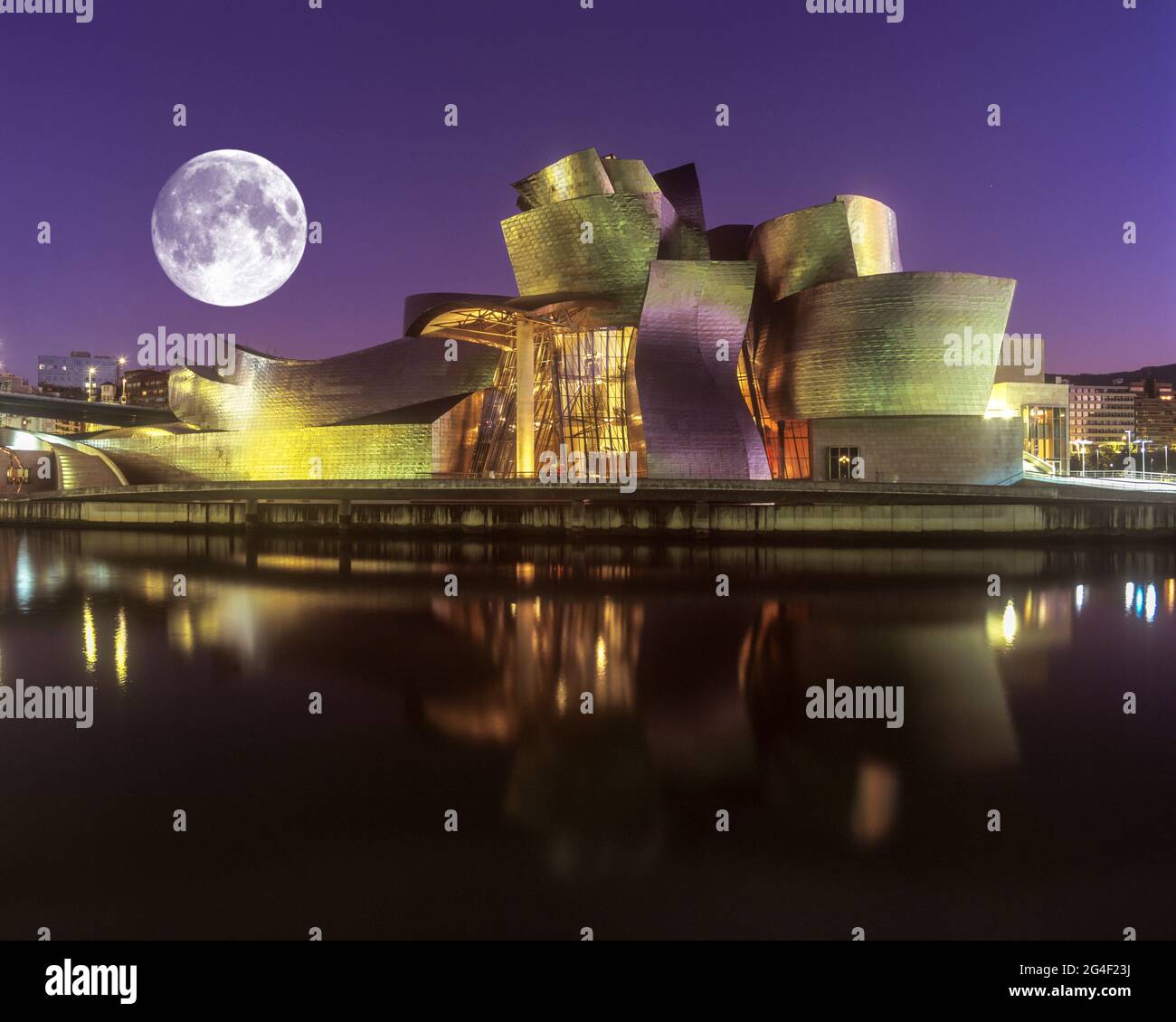 GUGGENHEIM MUSEUM DI ARTE MODERNA (©Frank Gehry 1997) fiume Nervion Bilbao Basque Country Spagna Foto Stock