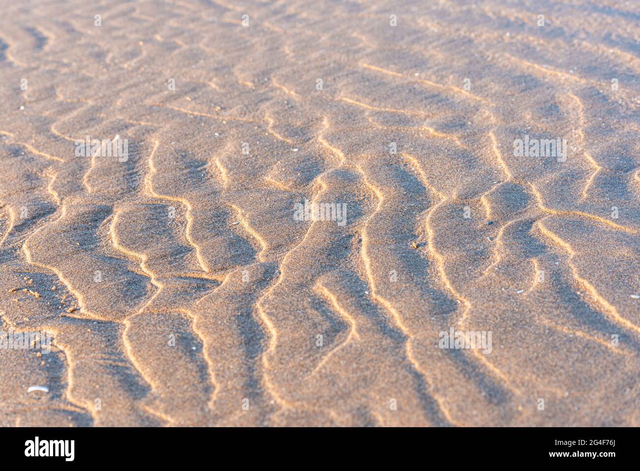 Motivi d'onda nella sabbia sulla spiaggia di woolacombe Foto Stock
