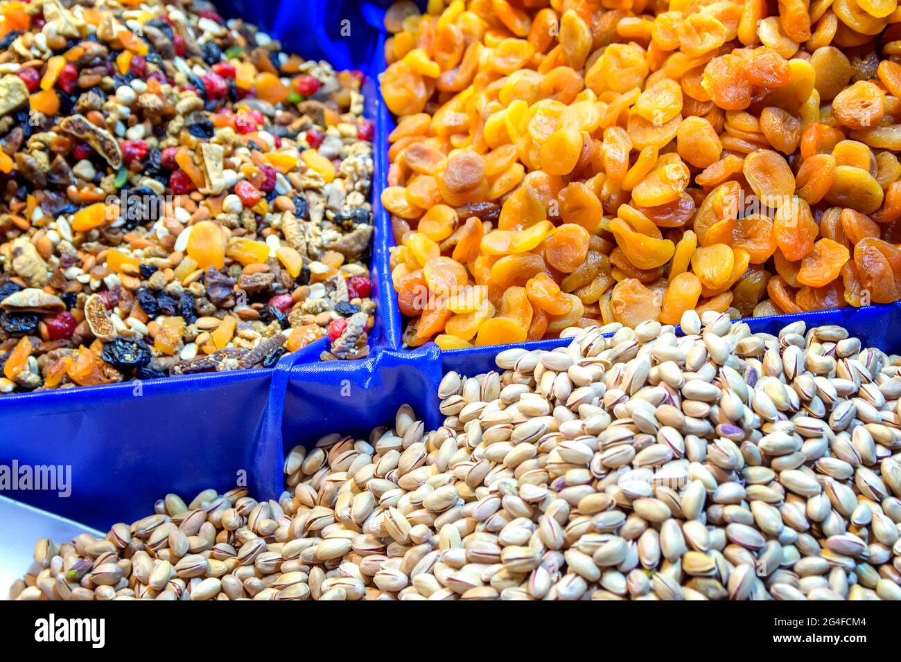 I dolci turchi multicolore di candy bar delizie turche con dadi dolci orientali Foto Stock