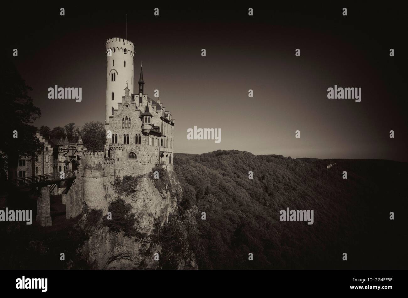Castello storico di Lichtenstein, Honau, Alb sveva, Baden-Wuerttemberg, Germania Foto Stock