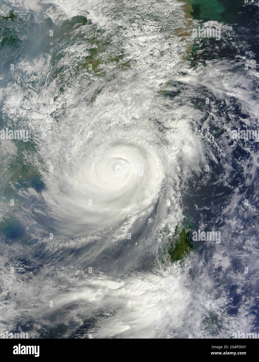 CINA - 24 settembre 2013 - questo fine settimana, il più potente ciclone tropicale del 2013 è passato tra Taiwan e le Filippine, poi sbattuto in Foto Stock