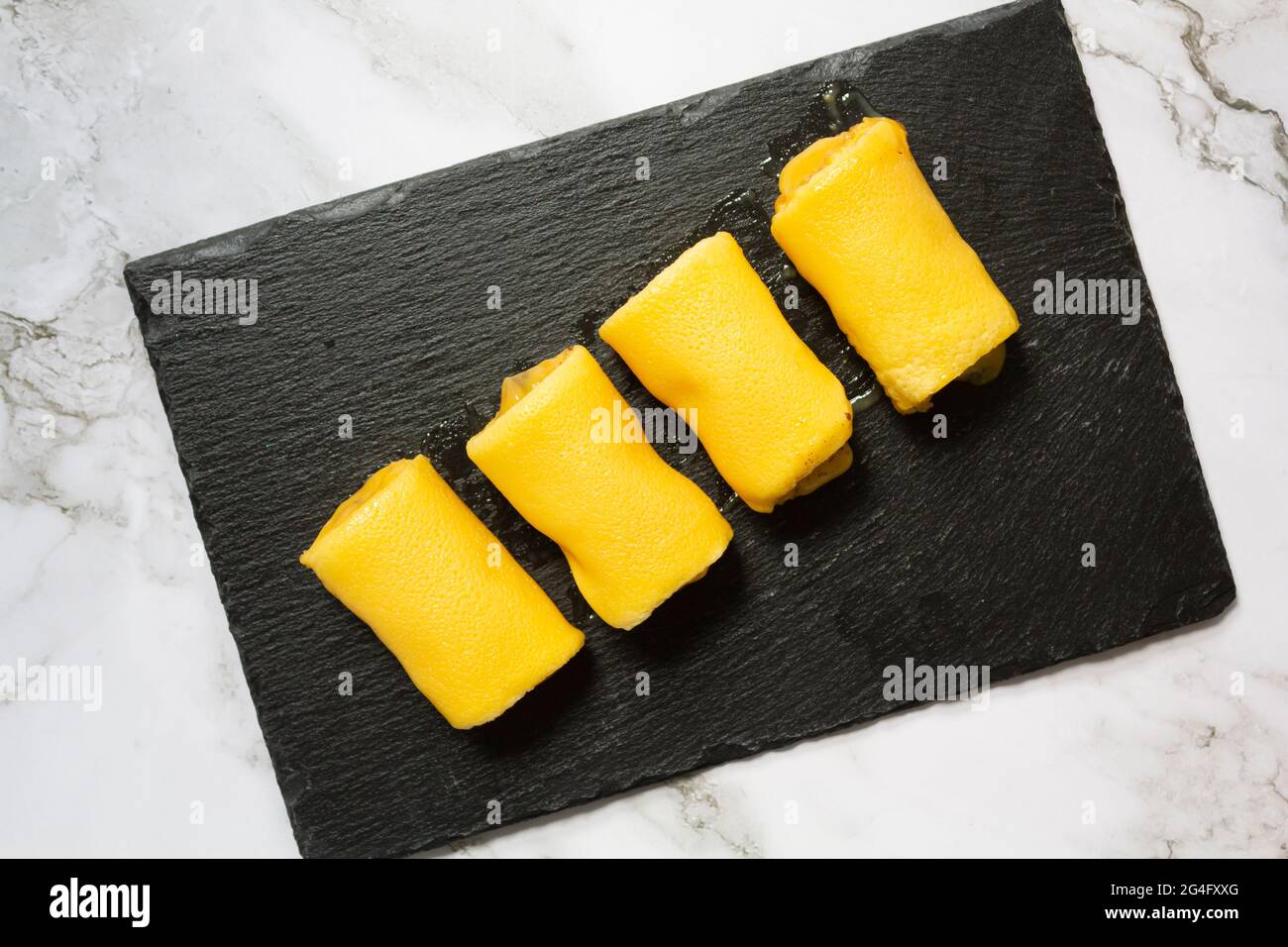 Dolce tradizionale portoghese chiamato torta de Azeitao. Vista dall'alto Foto Stock