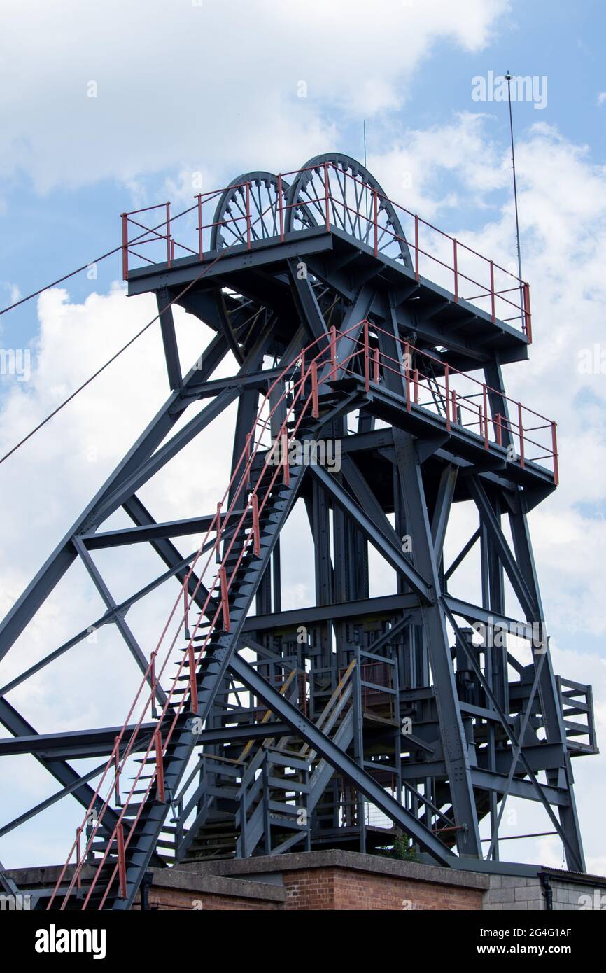 Snibston Colliery Museum situato a Coalville, Leicestershire. Il Colliery fu fondato nel 1832 da George Stephenson. È ora un museo minerario. Foto Stock