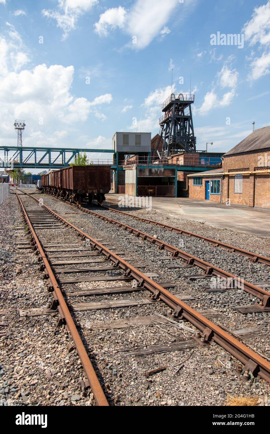 Snibston Colliery Museum situato a Coalville, Leicestershire. Il Colliery fu fondato nel 1832 da George Stephenson. È ora un museo minerario. Foto Stock