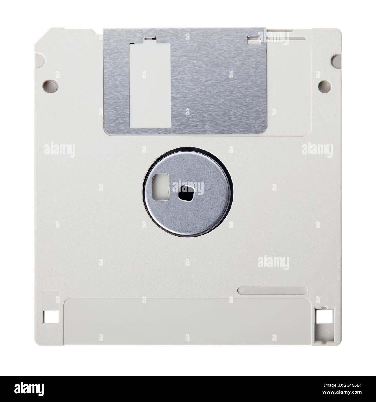 Retro del disco floppy grigio con etichetta vuota isolata su sfondo bianco, percorso di ritaglio Foto Stock