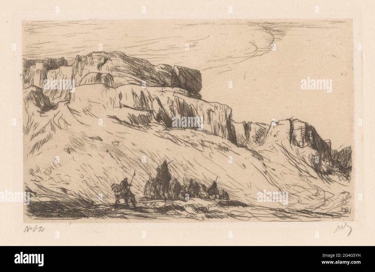 Carovana con cammelli nel paesaggio desertico. Un cavaliere su un cavallo va una carovana con cavalieri su cammelli in un paesaggio roccioso deserto. Foto Stock