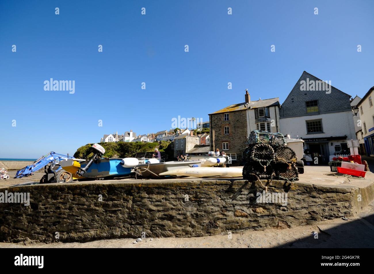 Barche a Port Isaac Slipway in Cornovaglia Foto Stock