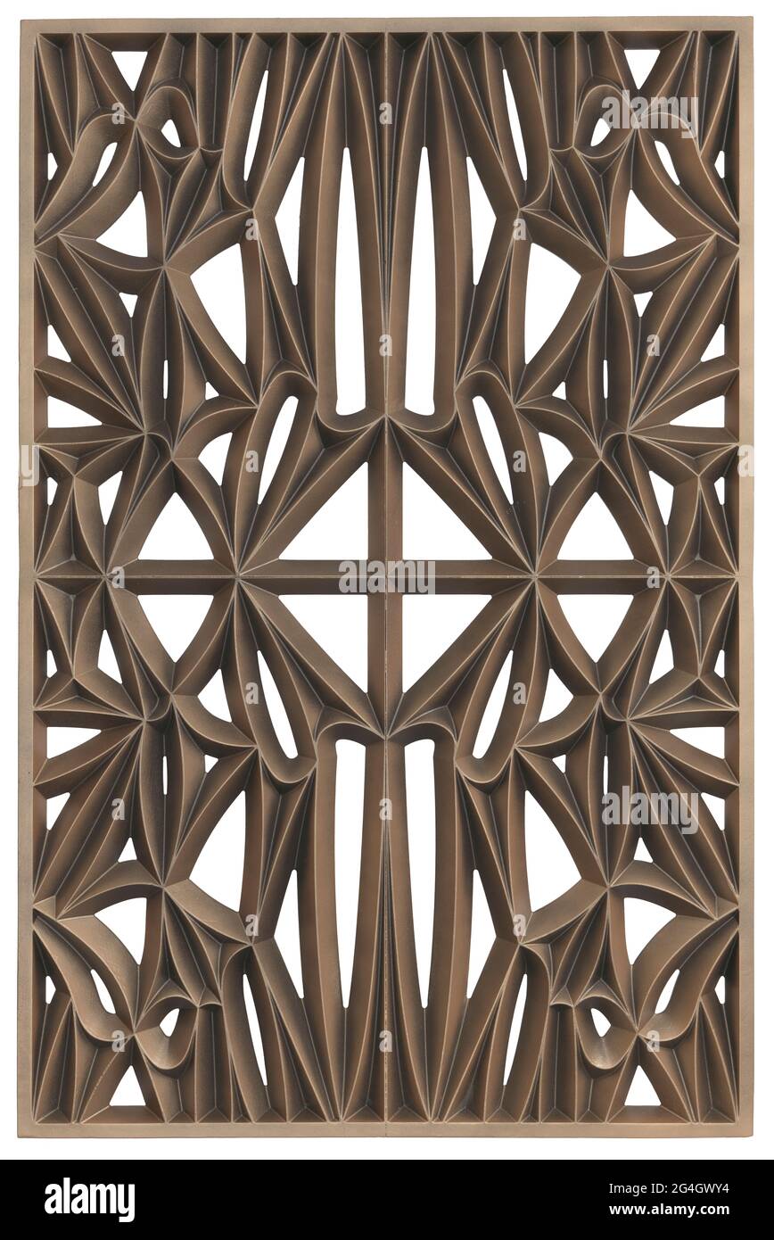 Un pannello in alluminio pressofuso di apertura del tipo utilizzato per fabbricare il rivestimento che copre l'esterno del Museo Nazionale di Storia e Cultura Africana americana, situato sul National Mall a Washington, DC. Il colore bronzo del pannello è la finitura finale, un Custom Artisan 3.5 in un sistema Kynar a 5 camici, una miscela Costum Valspare utilizzata per ogni strato dei 5 camici, ed è uguale al colore dei pannelli installati sull'edificio NMAAHC. Pannelli con diversi livelli di opacità sono utilizzati su ciascun lato dell'edificio, per regolare la quantità di luce che entra nell'edificio. Questo pannello è il tipo Foto Stock