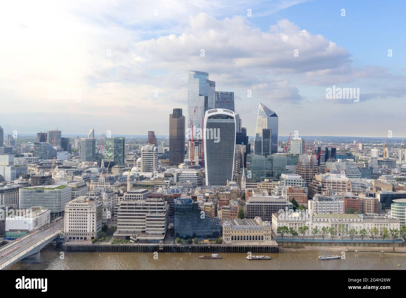 Vista dal Shard, Londra, guardando attraverso il Tamigi al Walkie Talkie Building, Londra UK Foto Stock