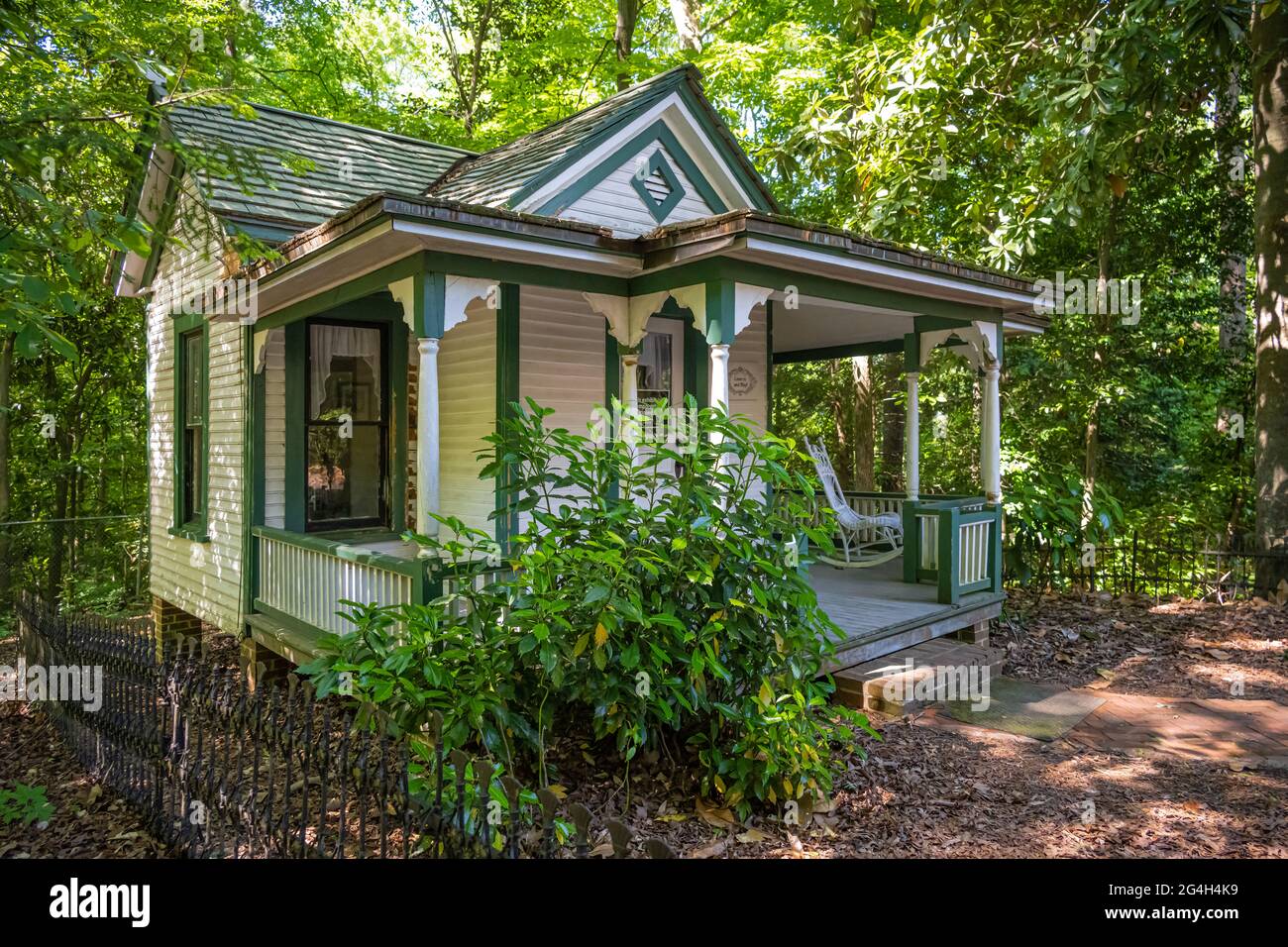 Parco giochi vittoriano accanto ai giardini presso la storica Swan House Mansion sui terreni dell'Atlanta History Center a Buckhead, Atlanta, Georgia. Foto Stock