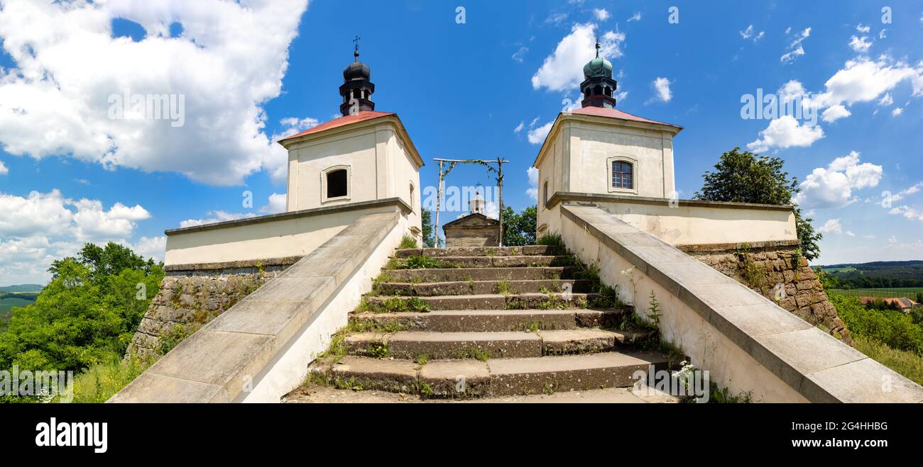 Storica Cappella del Corpus Christi in cima a una collina, Boemia settentrionale, Repubblica Ceca Foto Stock