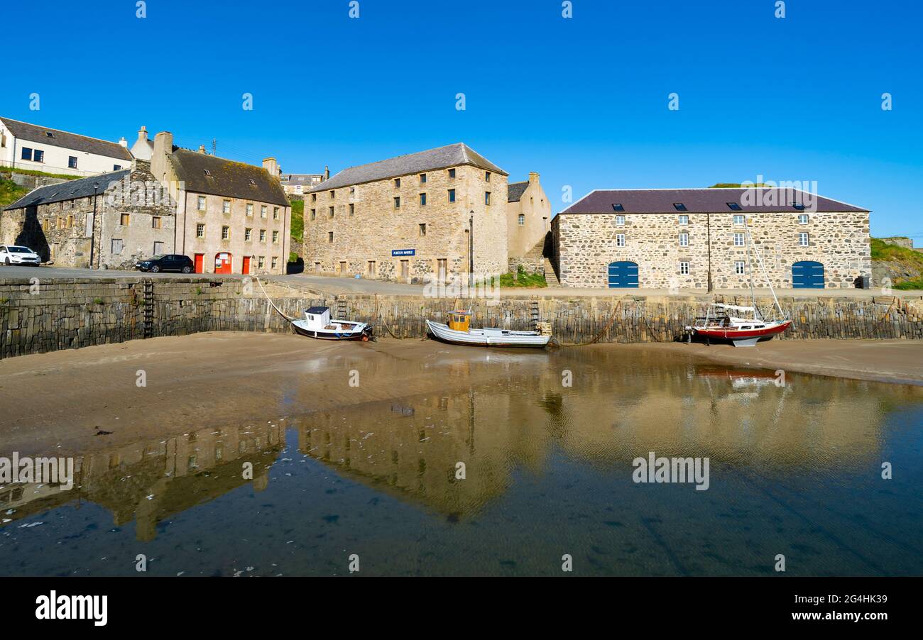 Vista del porto storico a Portsoy in Aberdeenshire sulla Moray firth, Scozia, Regno Unito Foto Stock