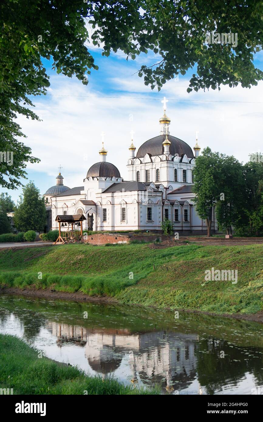 Splendida cattedrale dell'Annunciazione della Santissima Theotokos nella città di Gagarin in Russia Foto Stock