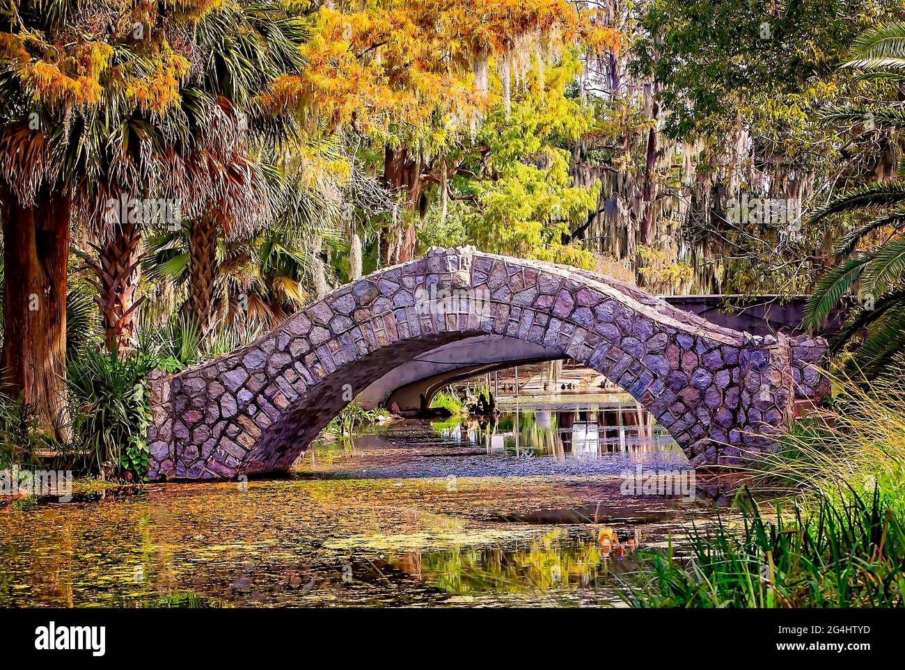 Il ponte di Langles è raffigurato nel New Orleans City Park, 14 novembre 2015, a New Orleans, Louisiana. Foto Stock