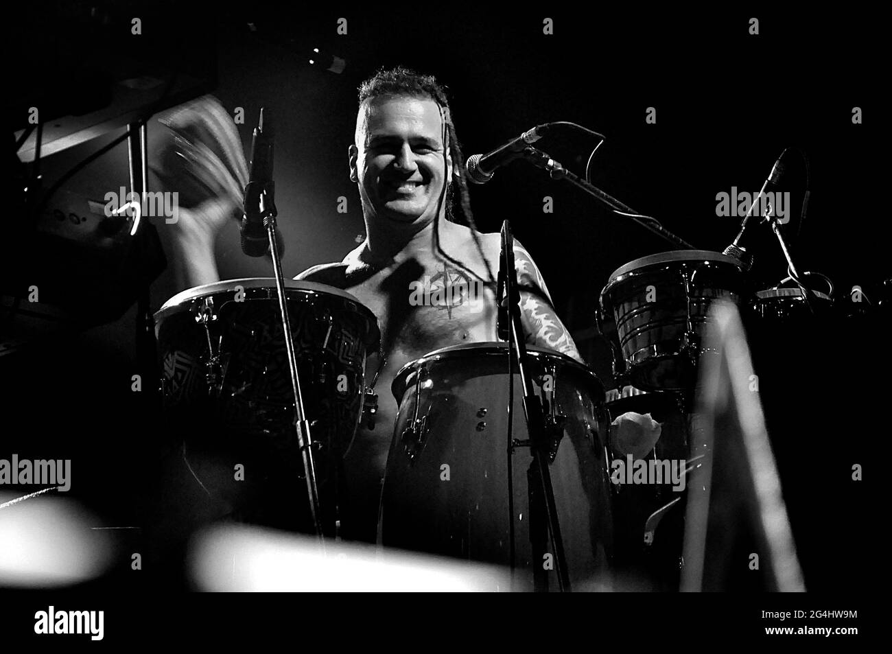 Armandinho e la sua band in concerto dal vivo a Groove, Buenos Aires, Argentina (17 agosto 2014). Foto Stock