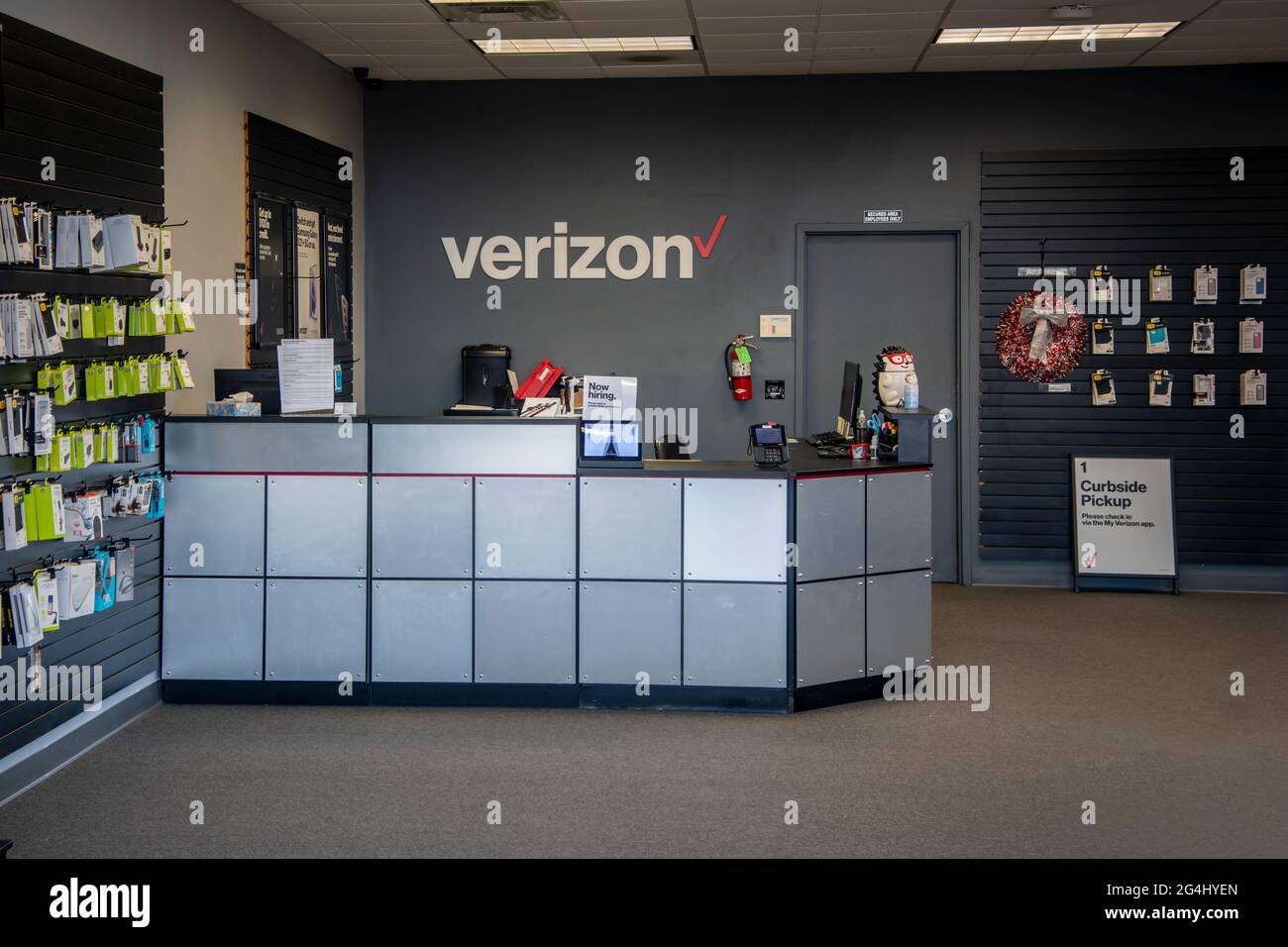 Lansing, Kansas. Immagine interna della società di comunicazione wireless Verizon. Verizon, un operatore di rete wireless americano, è uno dei più grandi comm Foto Stock