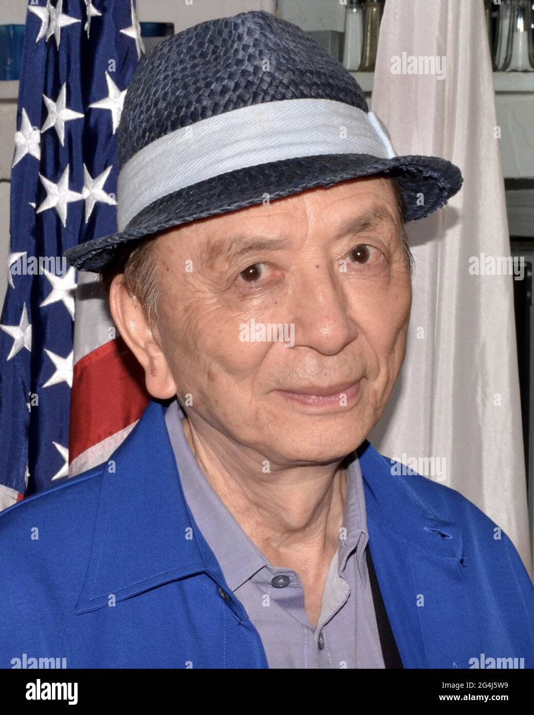 18 giugno 2015, West Los Angeles, California, USA: James Hong partecipa alla cerimonia della Camera di Commercio di Los Angeles ovest in onore dell'attrice/giornalista Vida Ghaffari (immagine di credito: © Billy Bennight/ZUMA Wire) Foto Stock