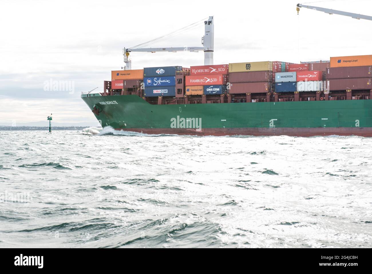 Nave con container a Port Phillip Bay, Melbourne Foto Stock