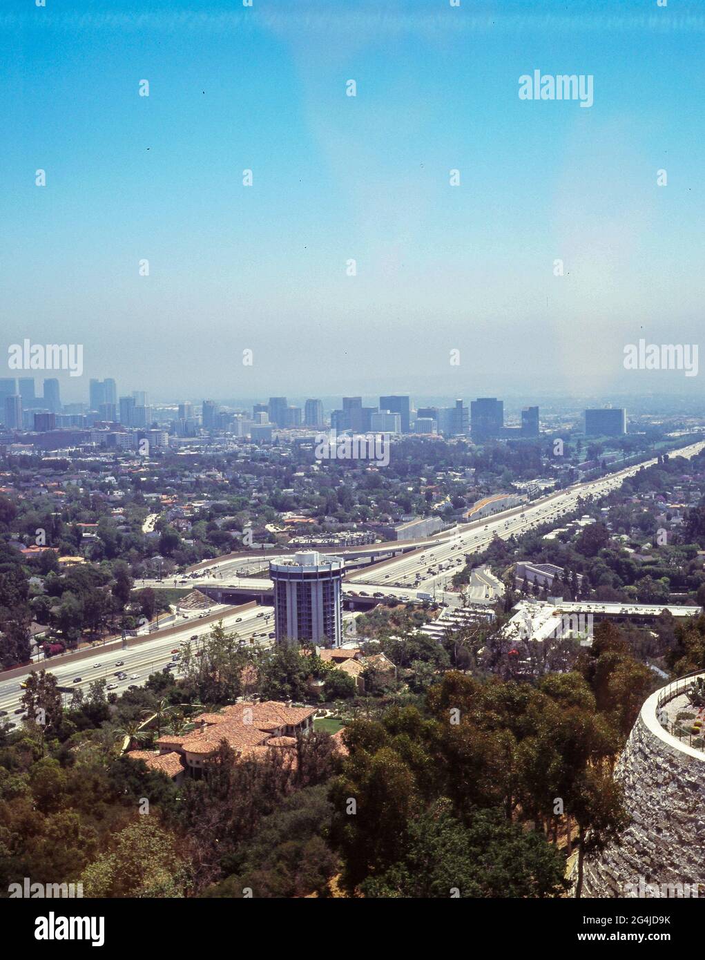 Vista aerea di West Hollywood, Los Angeles negli Stati Uniti sotto un cielo blu Foto Stock