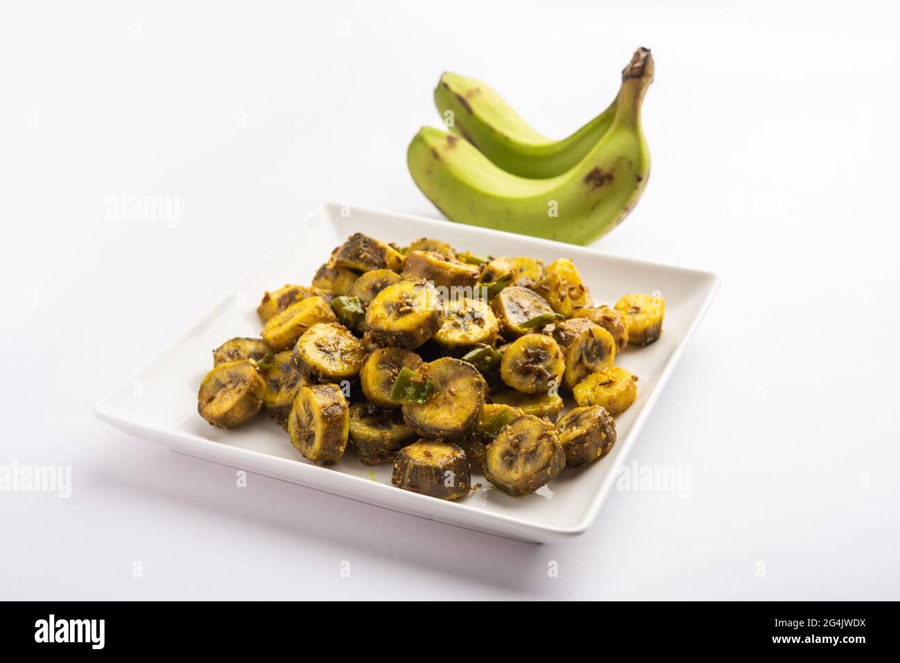 Bananone crudo sabzi o kacchey kele ki sabji popolare negli stati costieri dell'India come kerla, goa e maharashtra Foto Stock