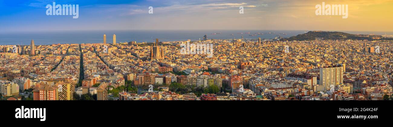 Barcellona Spagna, vista ad alto angolo tramonto panorama città skyline vista da Bunkers del Carmel Foto Stock