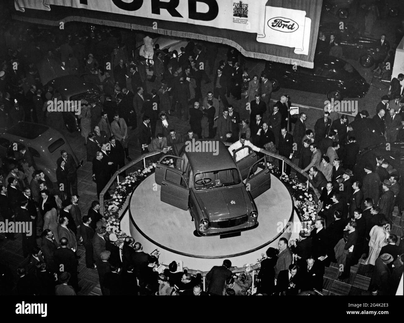 Mostre, mostre automobilistiche, British International Motor Show, Earls Court, Londra, 17.10. - 27.10.1951, INFORMAZIONI-DI-AUTORIZZAZIONE-DIRITTI-AGGIUNTIVI-NON-DISPONIBILI Foto Stock