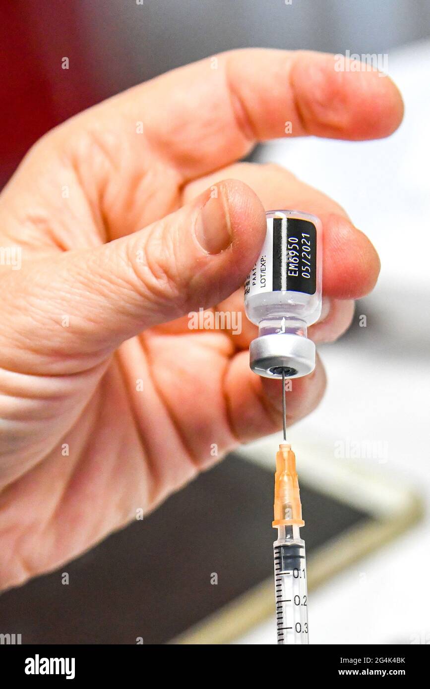 Rouen (Francia settentrionale) il 7 febbraio 2021: Campagna di vaccinazione contro COVID 19 per i residenti in case di cura a "Les Faienciers", priorit di prima fase Foto Stock