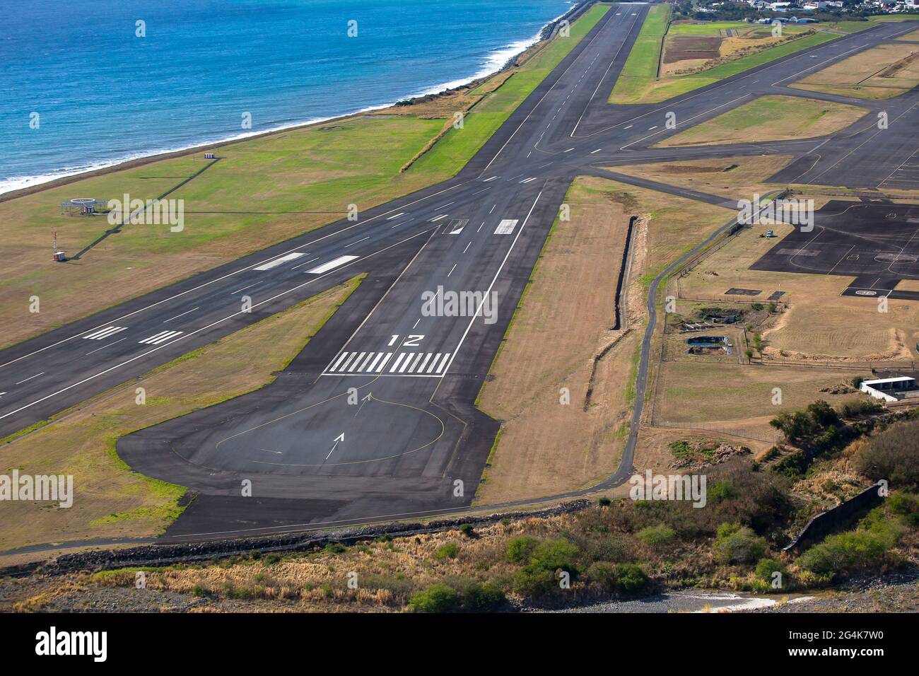 Isola di Reunion: Vista aerea dell'aeroporto Roland Garros vicino a Saint Denis Foto Stock