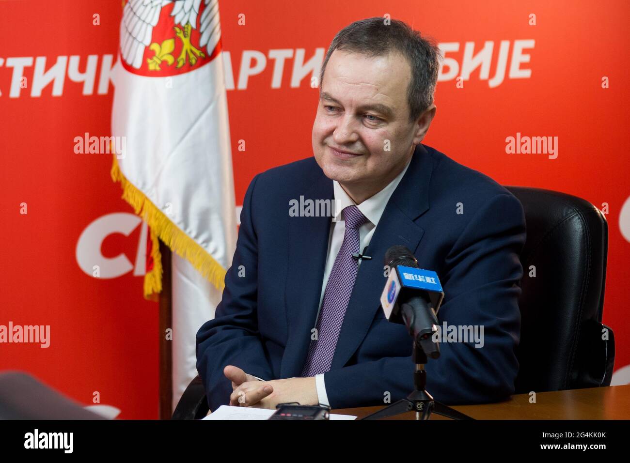 Belgrado, Serbia. 12 Aprile 2021. La speaker dell'Assemblea nazionale serba Ivica Dacic, anche presidente del Partito socialista serbo (SPS), parla durante un'intervista con Xinhua a Belgrado, Serbia, il 12 aprile 2021. PER ANDARE CON Intervista: I progressi della Cina esemplare al mondo, dice il parlamento serbo relatore Credit: Wang Wei/Xinhua/Alamy Live News Foto Stock