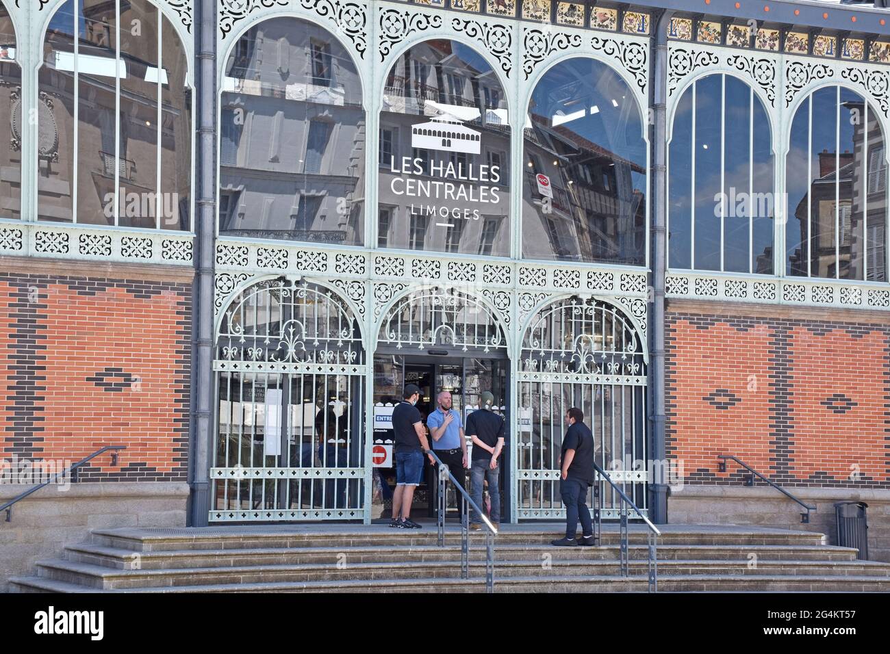 Les Halles Centrales, il principale mercato della città di Limoges, Francia, costruito 1885-89, progettato in ufficio di Gustave Eiffel Foto Stock