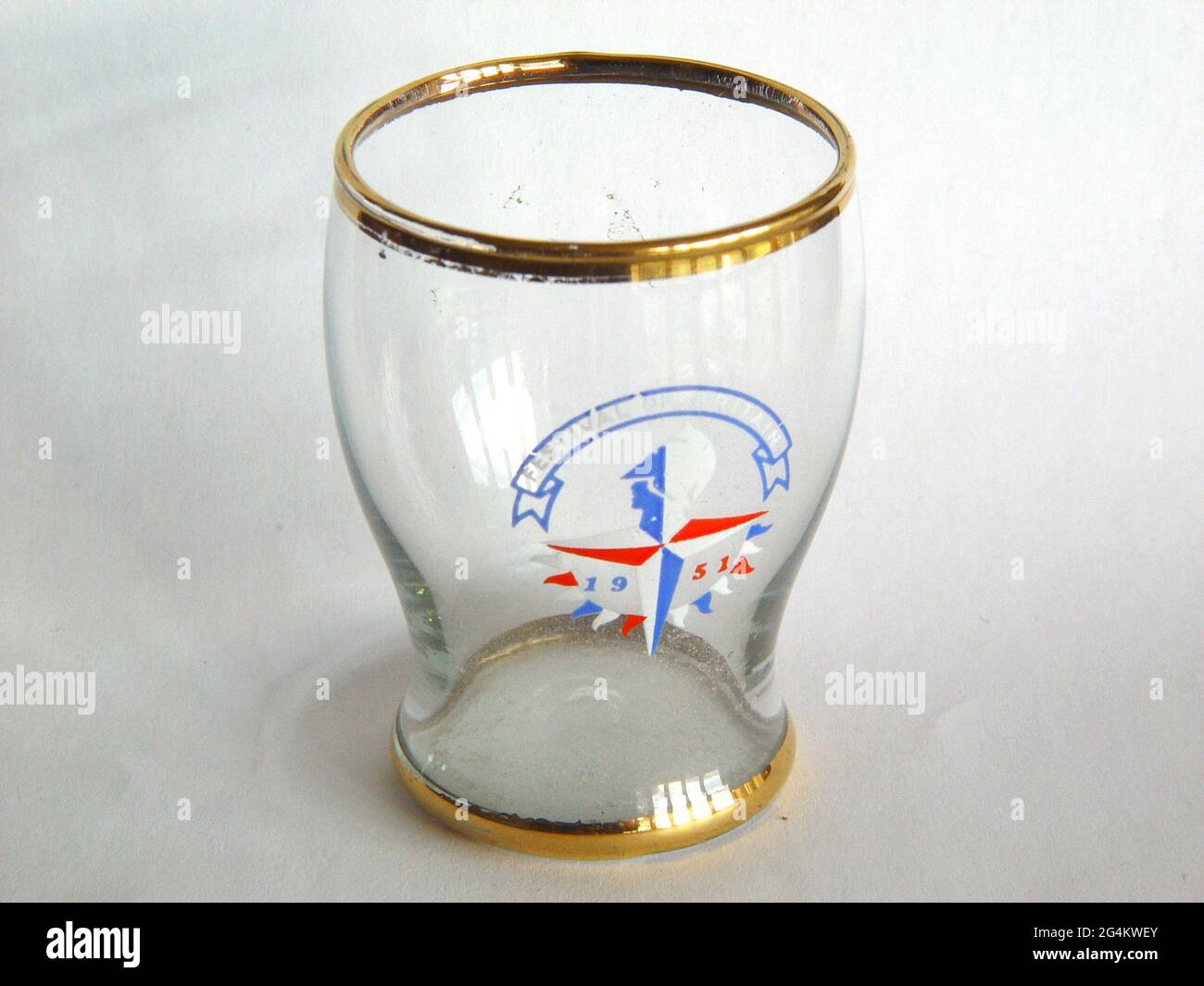 Festival della Gran Bretagna 1951, bevande bicchiere. Souvenir merchandise. Importante progetto di rigenerazione post-bellica a Londra sulla South Bank. Include il logo del festival progettato da Abram Games. Foto Stock