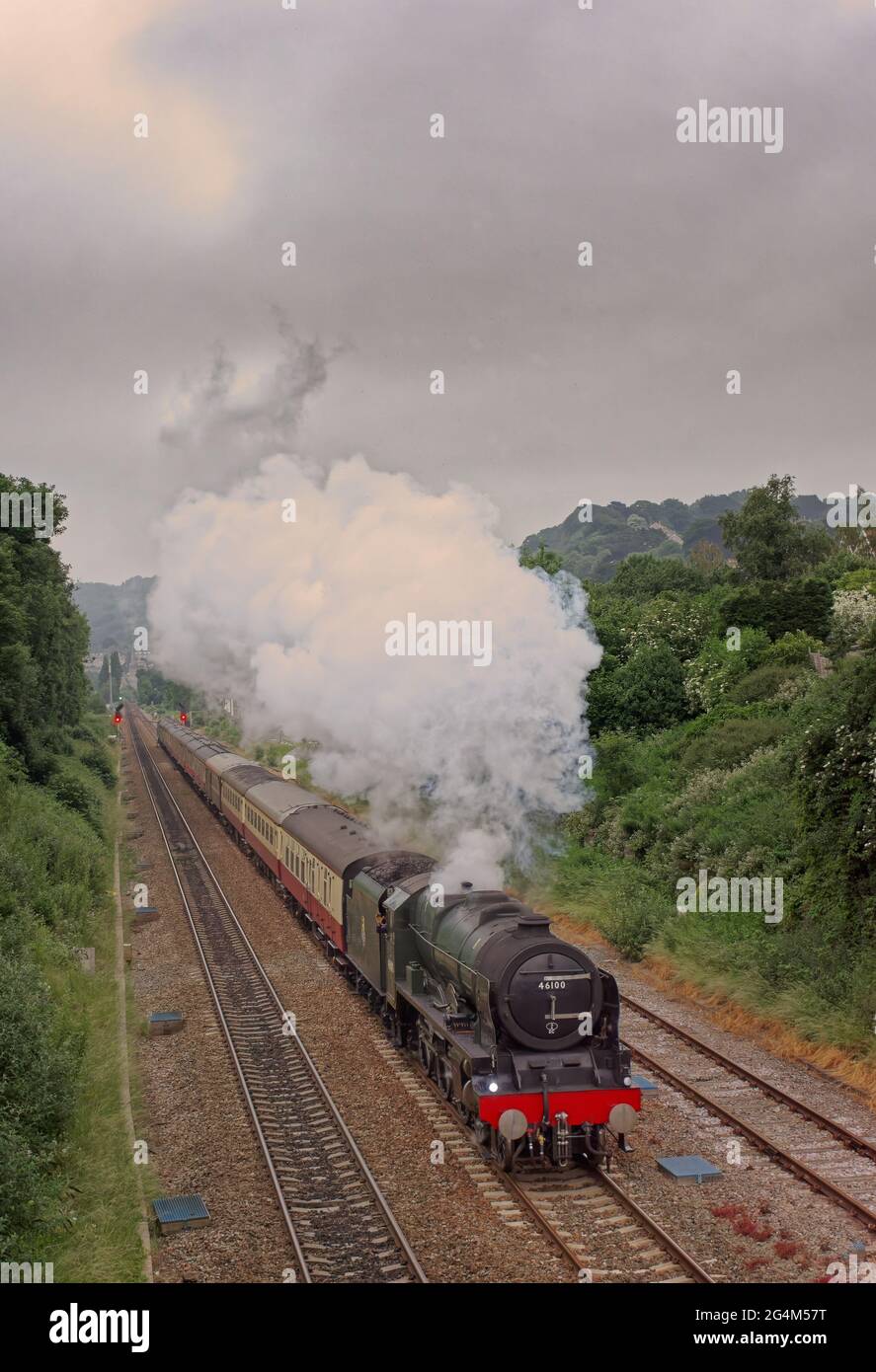 Royal Scot fuori dalla nebbia sulla 'English Riviera Express' Foto Stock