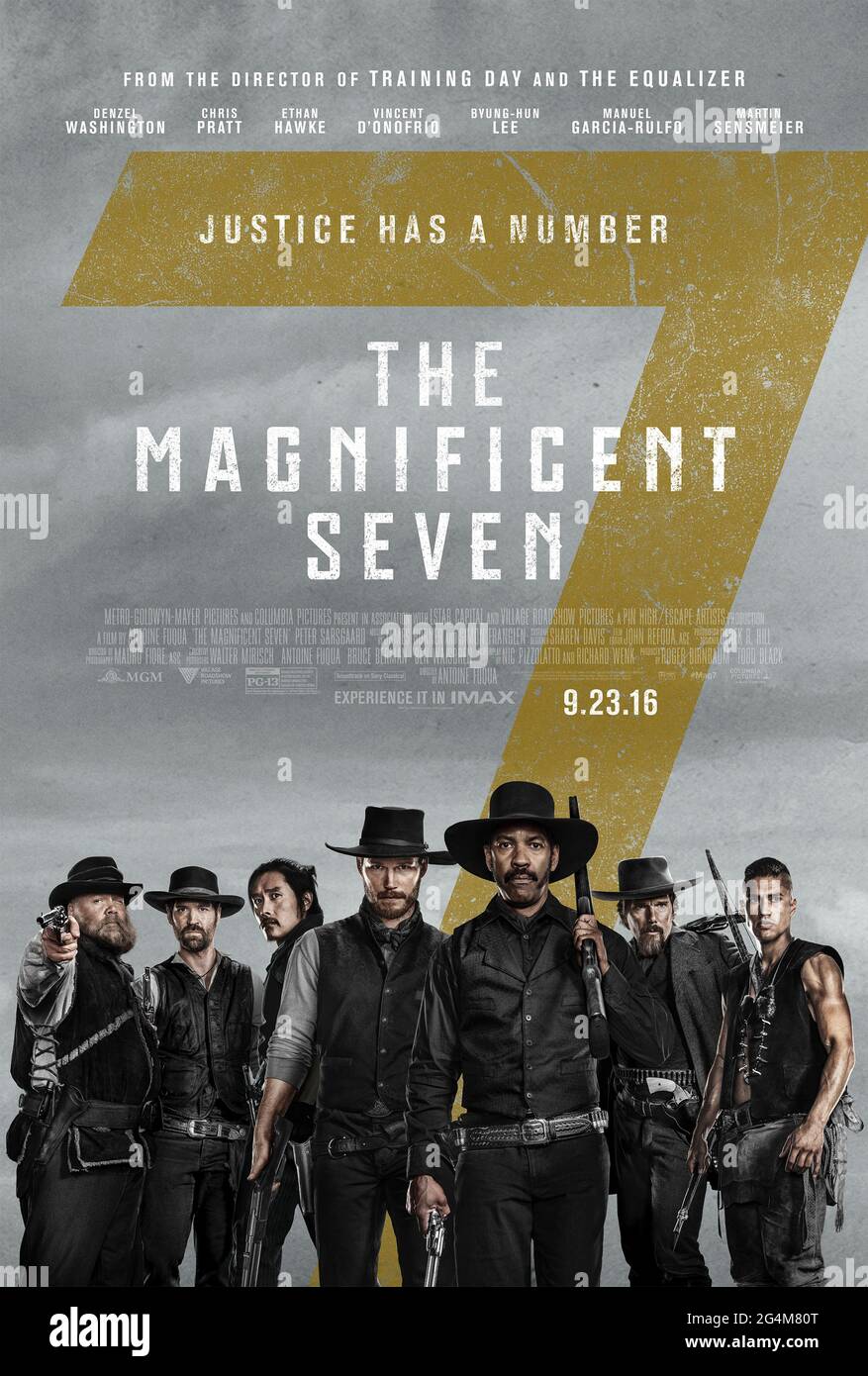 The Magnificent Seven (2016) diretto da Antoine Fuqua e interpretato da Denzel Washington, Chris Pratt, Lee Byung-hun ed Ethan Hawke. Sette pistoleri vengono in soccorso di una comunità terrorizzata da un industralista senza cuore. Foto Stock