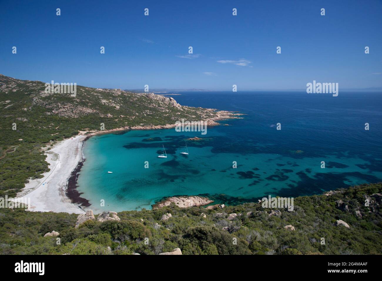 FRANCIA (2 A). CORSICA, CORSE DU SUD, ROCCAPINA, LA SUA SPIAGGIA E LA SUA TORRE. Foto Stock