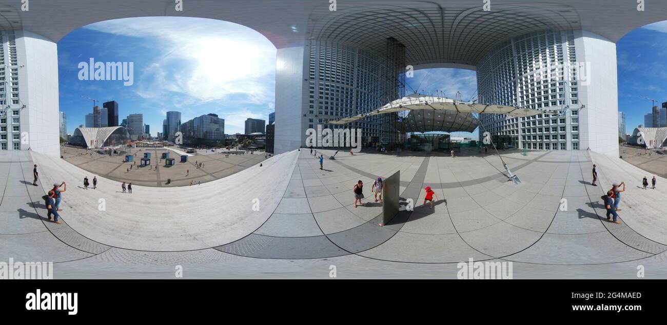 420 x 180 grad-Panorama: Grande Arche de la Defense La Defense, Parigi, Frankreich/ Francia (nur fuer redaktionelle Verwendung. Keine Werbung. Referenz Foto Stock