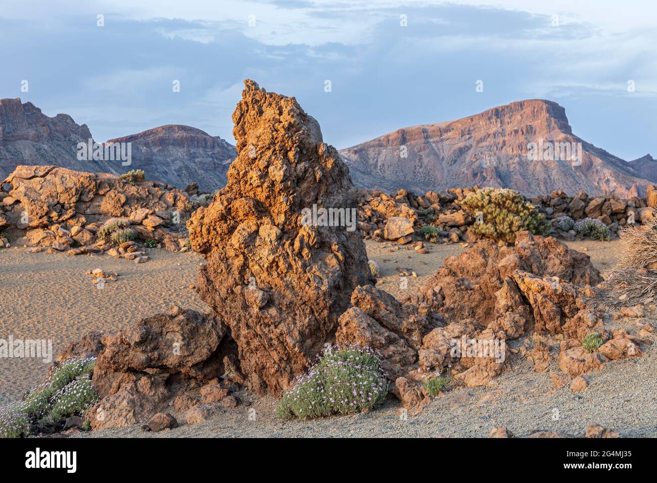 Paesaggi vulcanici al Minas de San Jose con la montagna Guajara sullo sfondo, Las Canadas del Teide National Park, Tenerife, Isole Canarie Foto Stock