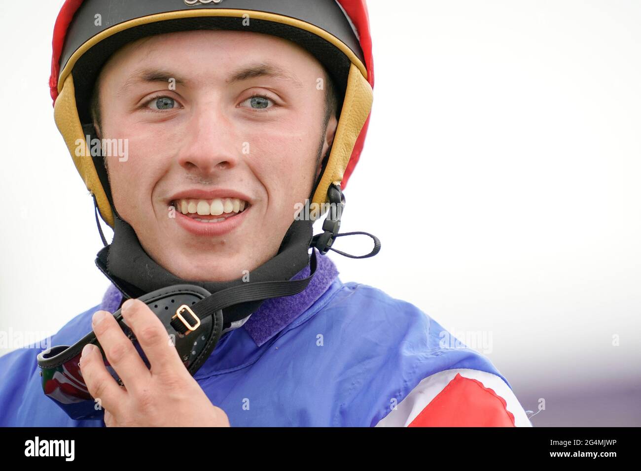 Jockey Frederick Larson all'ippodromo di Brighton. Data immagine: Martedì 22 giugno 2021. Foto Stock