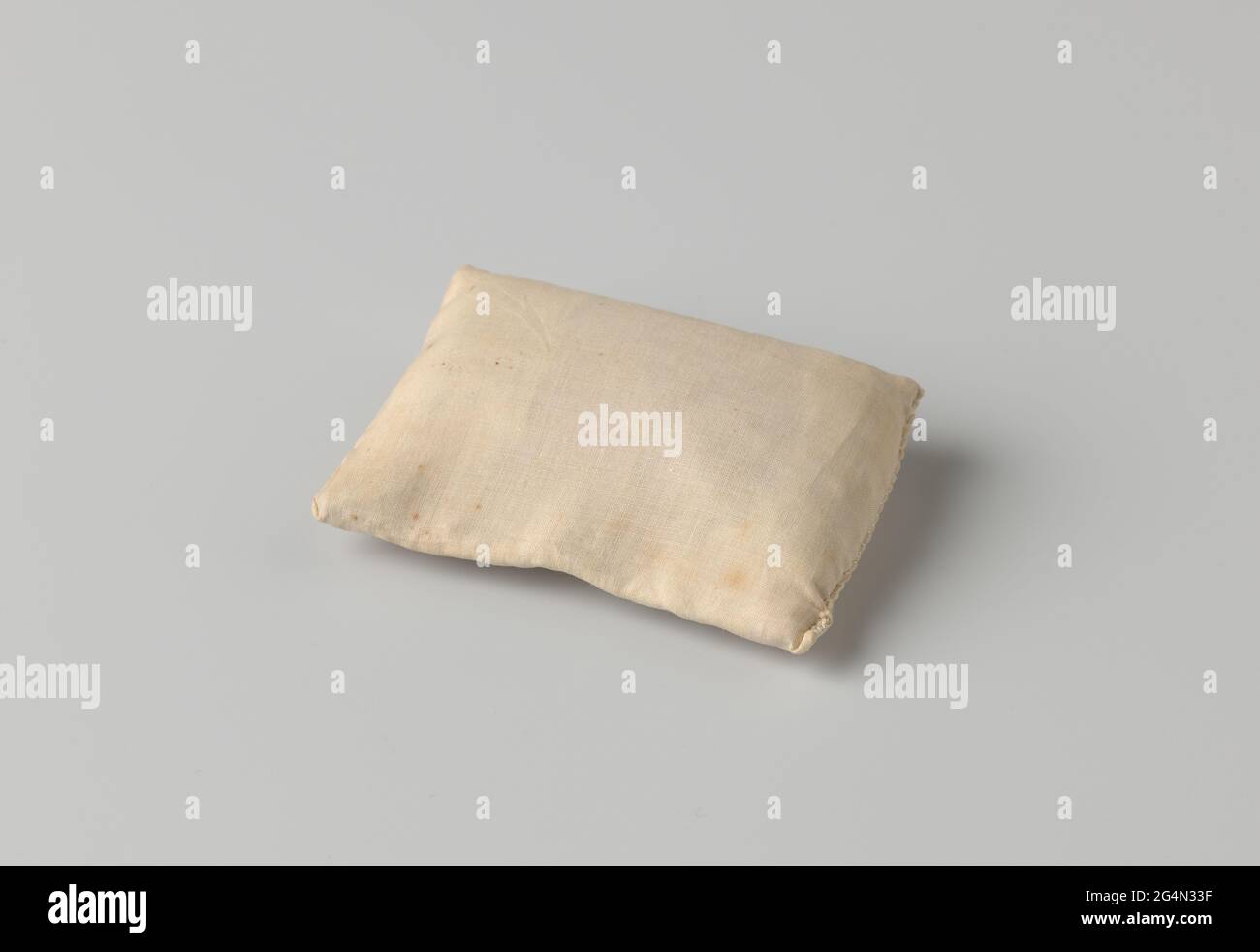 Bacia la biancheria. Bacia lino e carta da lavagna, con riempimento poco chiaro, appartenenti al letto foursy 49-a. Foto Stock